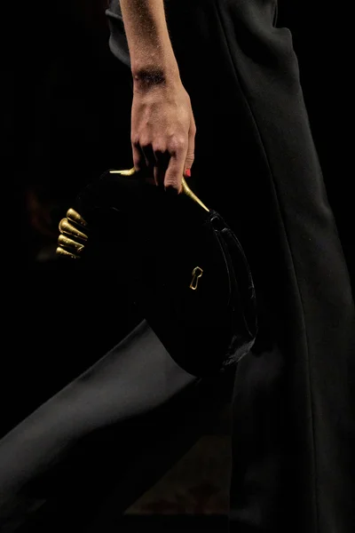 Look 50
